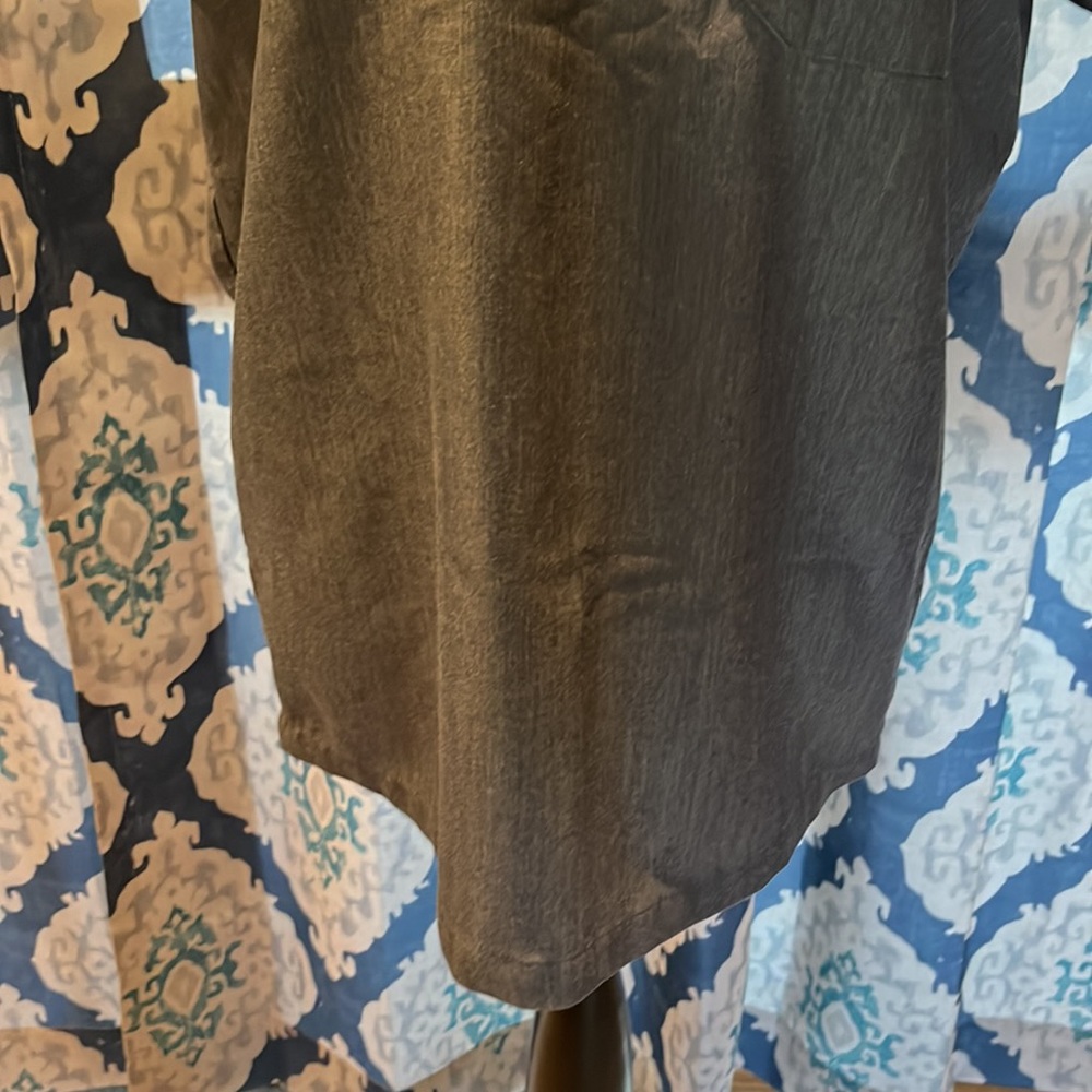 Figs Technical gray v neck front pocket scrub top size small - Picture 6 of 10